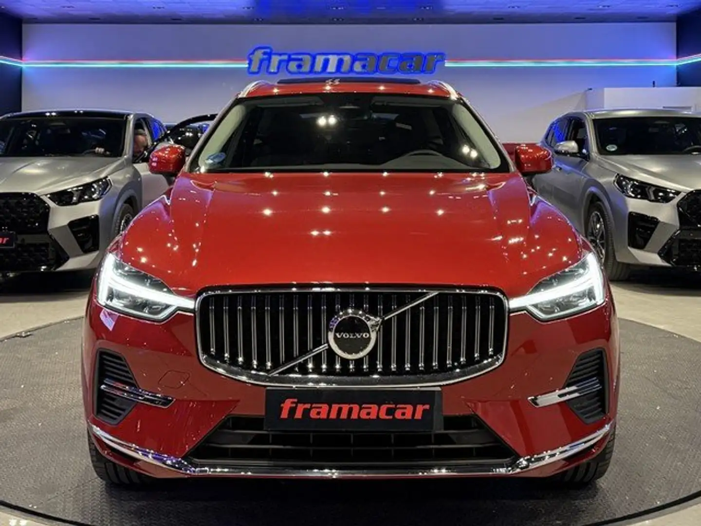 Volvo XC60 T6 Recharge Core Naranja - 2
