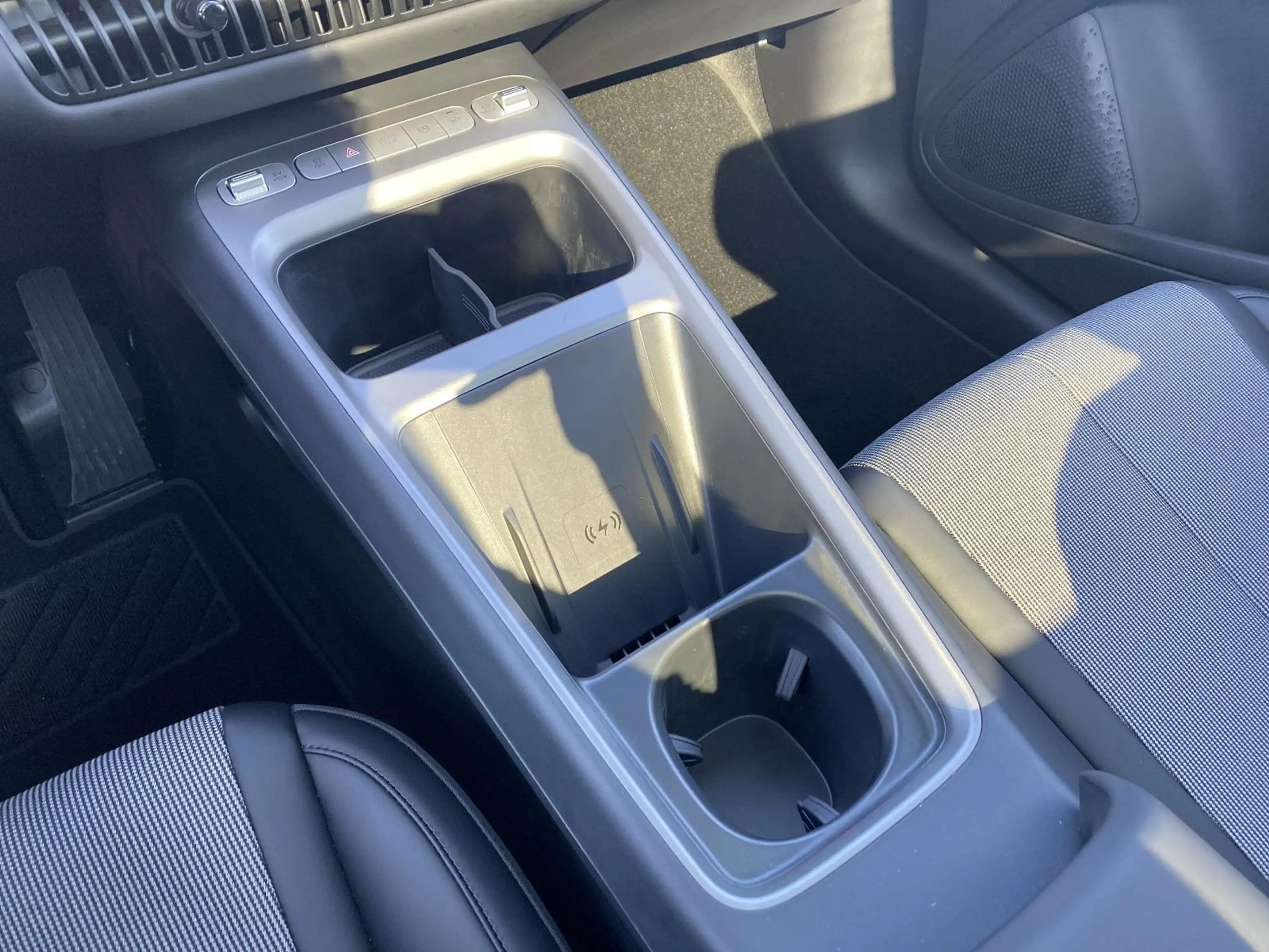 BYD Dolphin G DM-i Comfort — photo 11