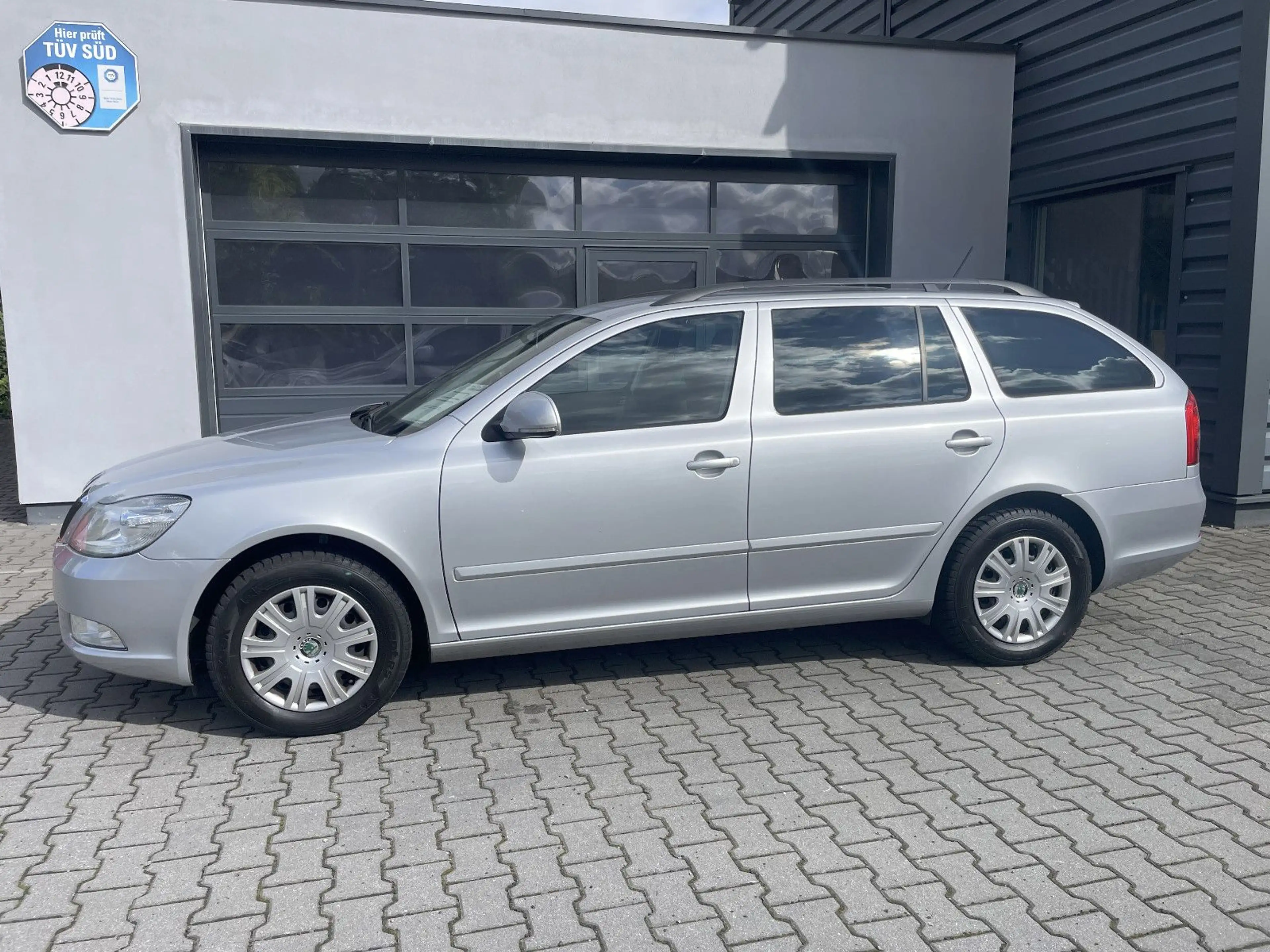 Skoda Octavia Combi Ambition AHK / Tempomat — photo 6