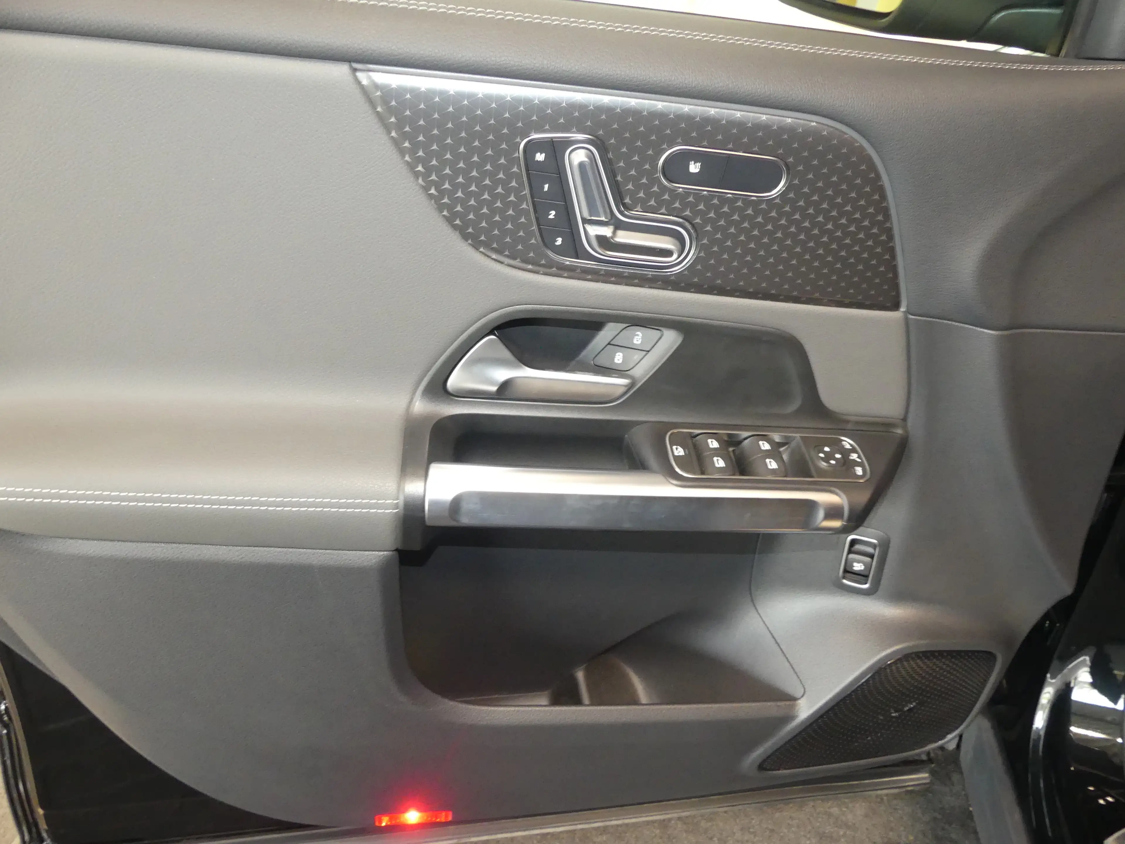 Mercedes-Benz EQB 300 EQB 300 4Matic, ELECTRIC ART ADVANCED PLUS, PSD. — photo 3