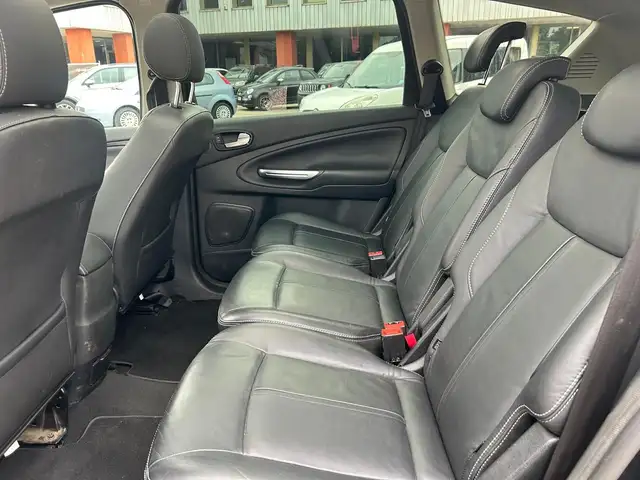 Ford S-Max view 7
