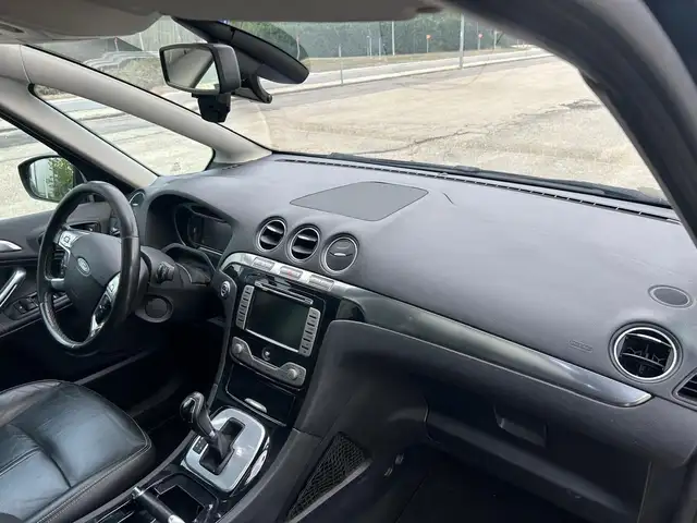 Ford S-Max view 9