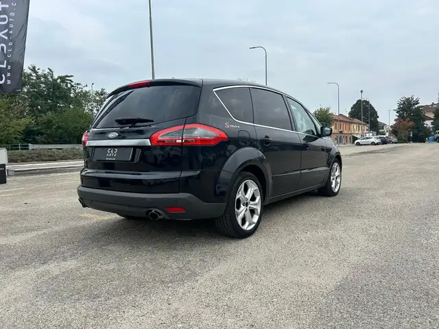 Ford S-Max view 4