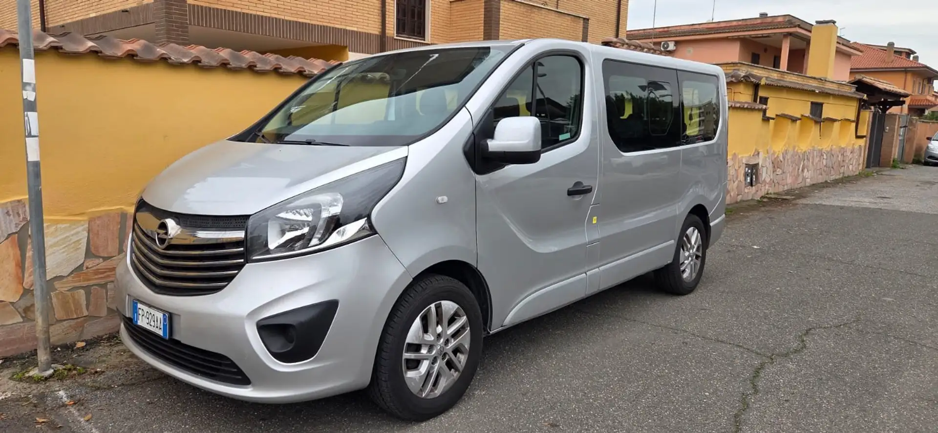 Opel Vivaro 1.6  CV 125  9 POSTI Argento - 2