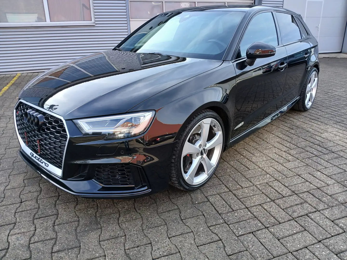 Audi RS3 2.5 TFSI Sportback quattro S tronic Schwarz - 1