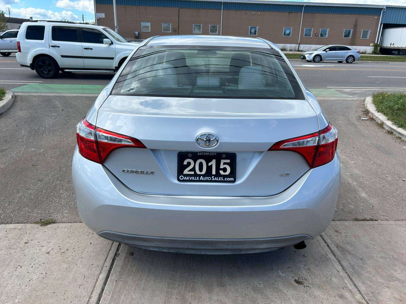 2015 Toyota Corolla LE CLEAN CARFAX CERTIFIED CAMERA 2 SETS OF TIRES — снимка 1