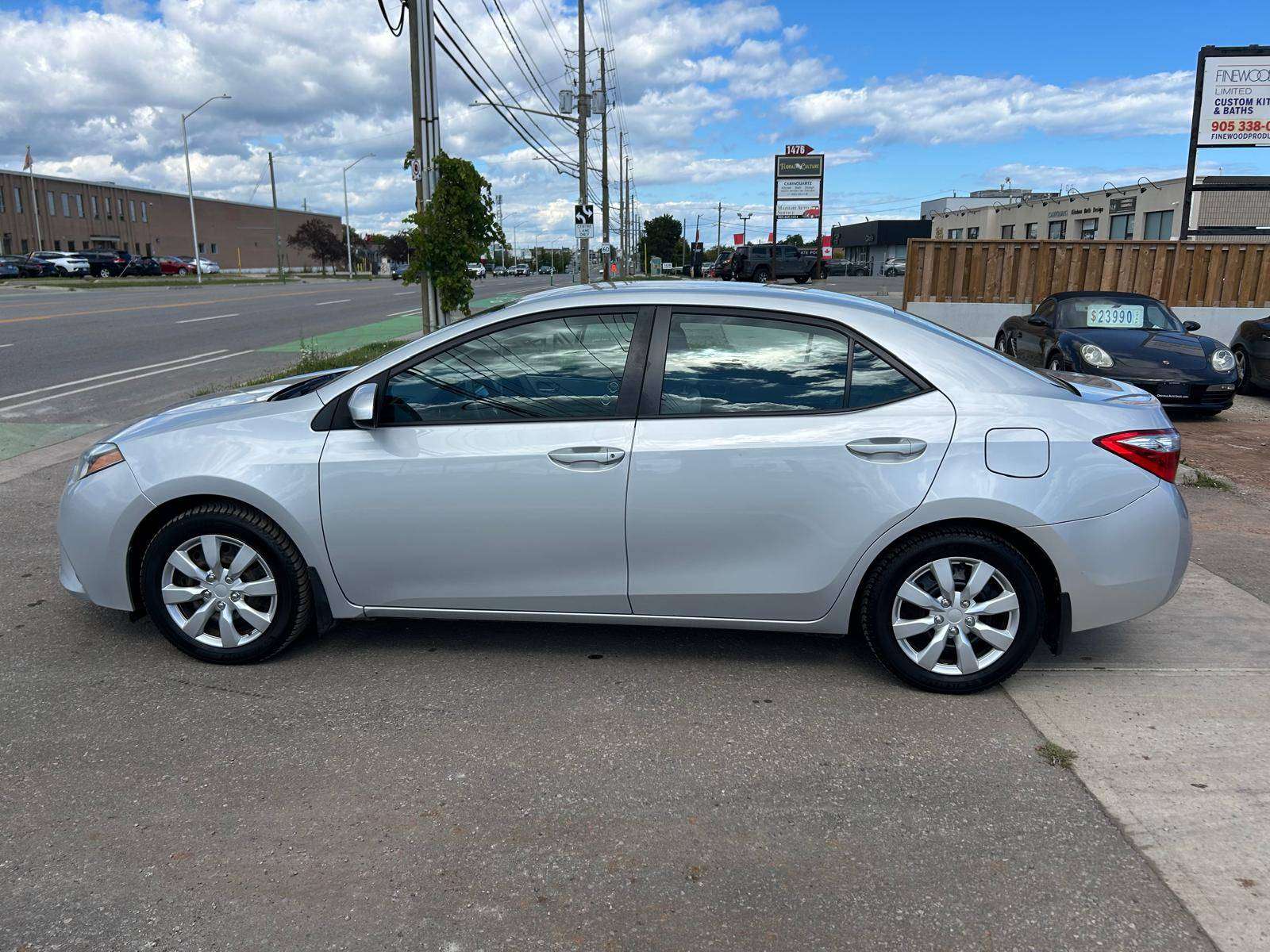 2015 Toyota Corolla LE CLEAN CARFAX CERTIFIED CAMERA 2 SETS OF TIRES — снимка 1