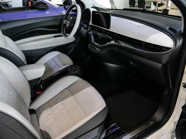 Fiat 500e view 10