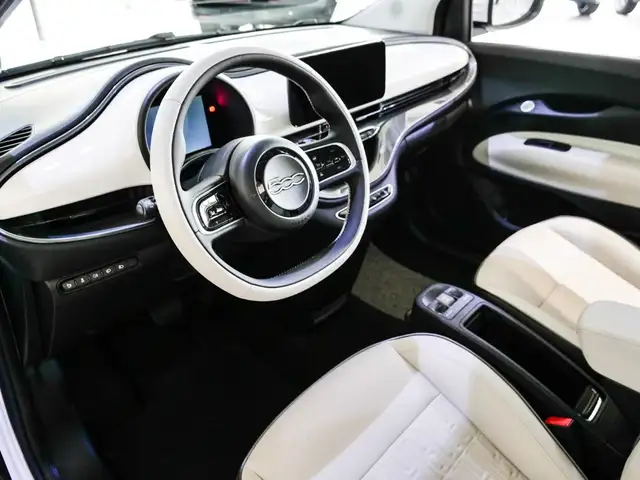 Fiat 500e view 5