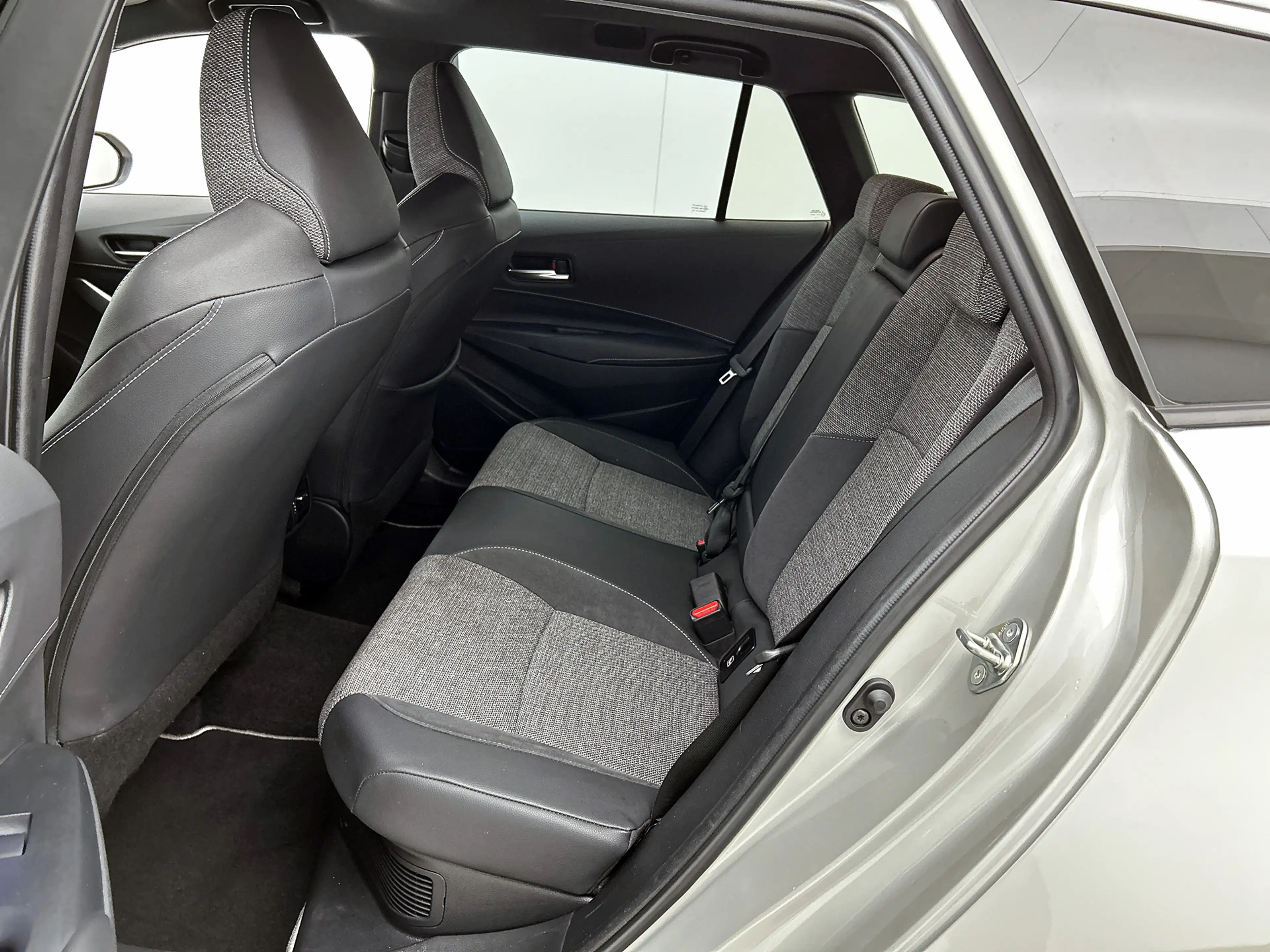 Toyota Corolla Touring Sports Hybrid 140 Dynamic | Parkeersensore — photo 15