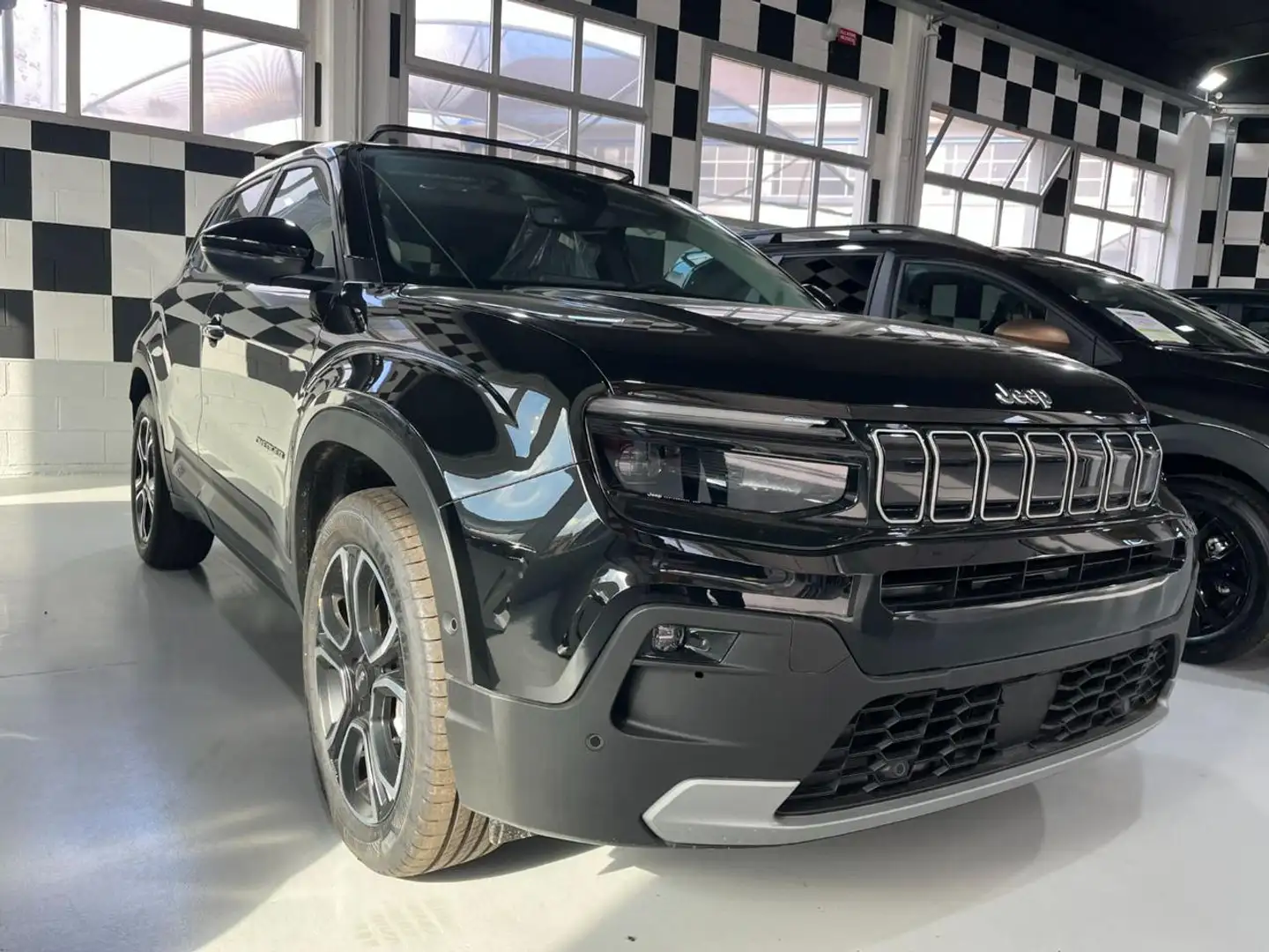 Jeep Avenger 1.2 Turbo 100 CV MHEV Summit cambio automatico Noir - 1