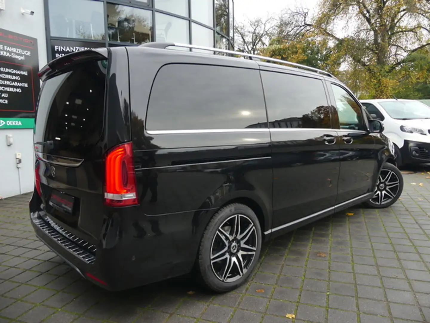 Mercedes-Benz V 300 d AVANTGARDE AMG 3xE-TÜREN/MBUX/BELÜFTET Zwart - 2