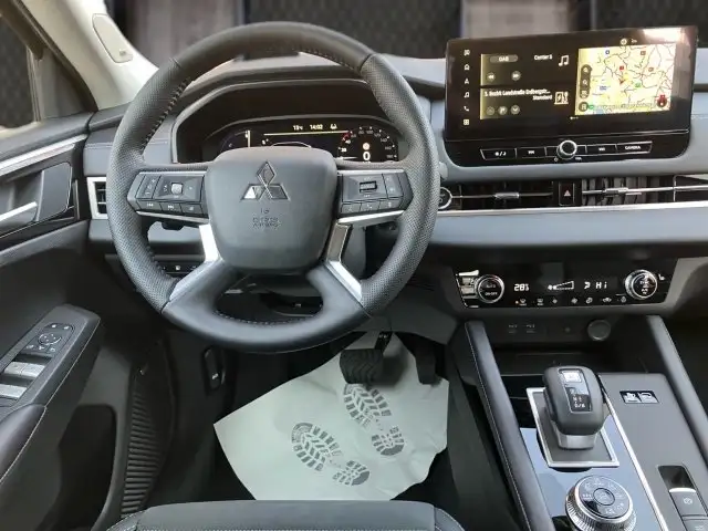 Mitsubishi Outlander PHEV 2,4 4WD Invite 220V AT 25 Ansicht 7