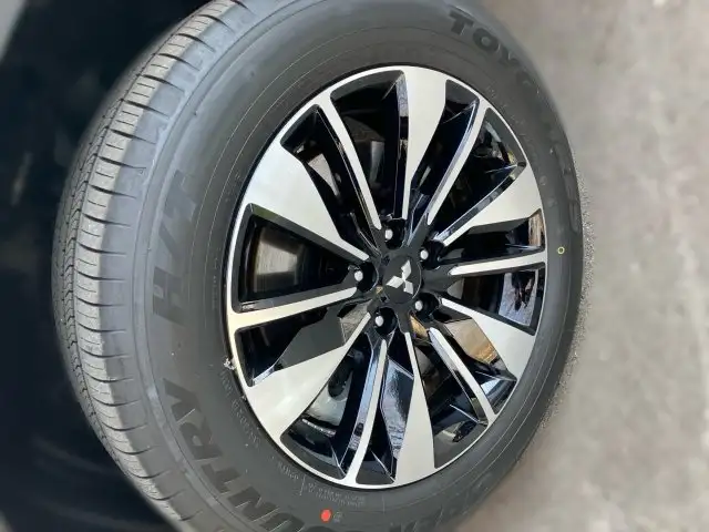 Mitsubishi Outlander PHEV 2,4 4WD Invite 220V AT 25 Ansicht 5