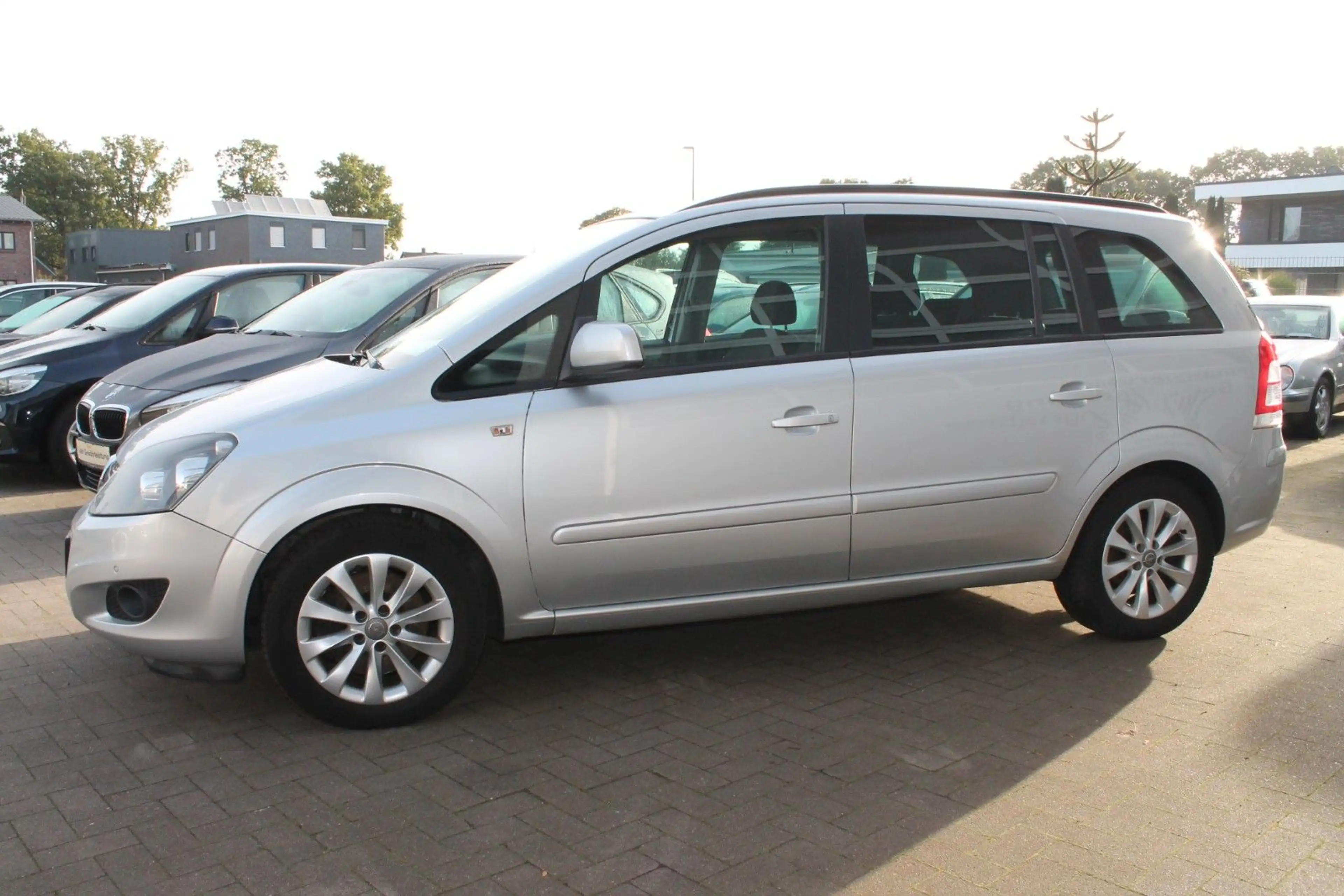 Opel Zafira B Family *TÜV-NEU* — photo 2