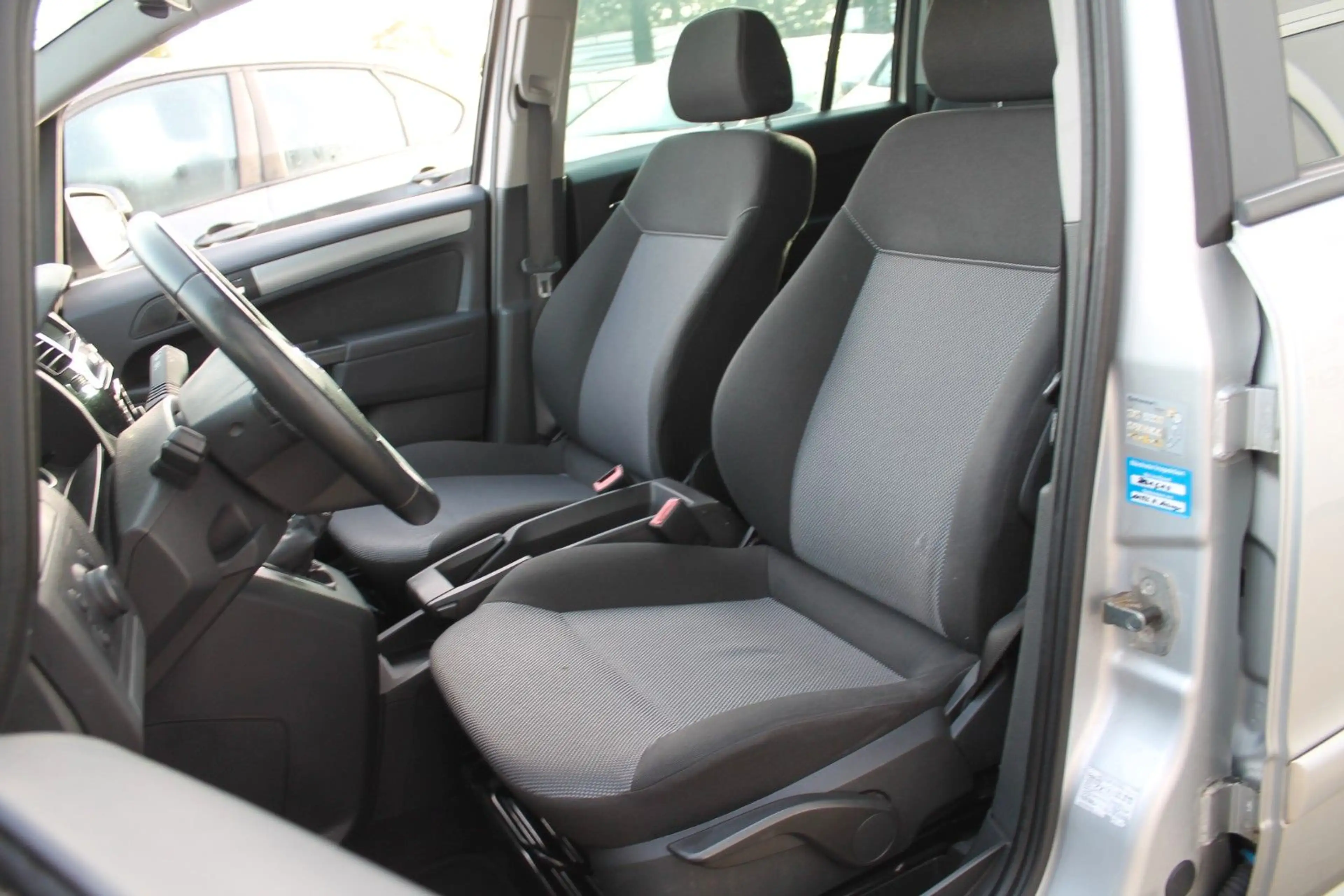 Opel Zafira B Family *TÜV-NEU* — photo 12