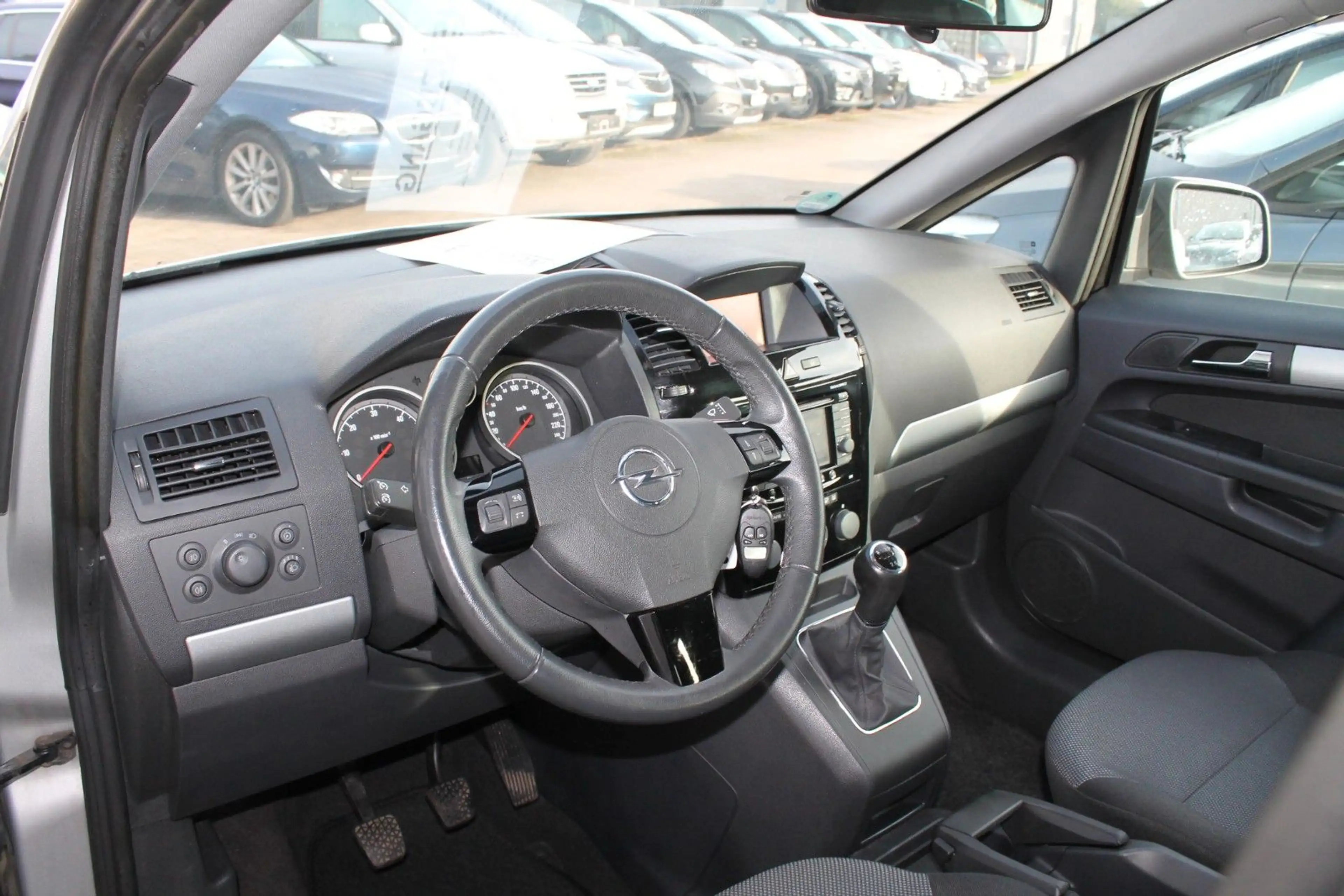 Opel Zafira B Family *TÜV-NEU* — photo 10
