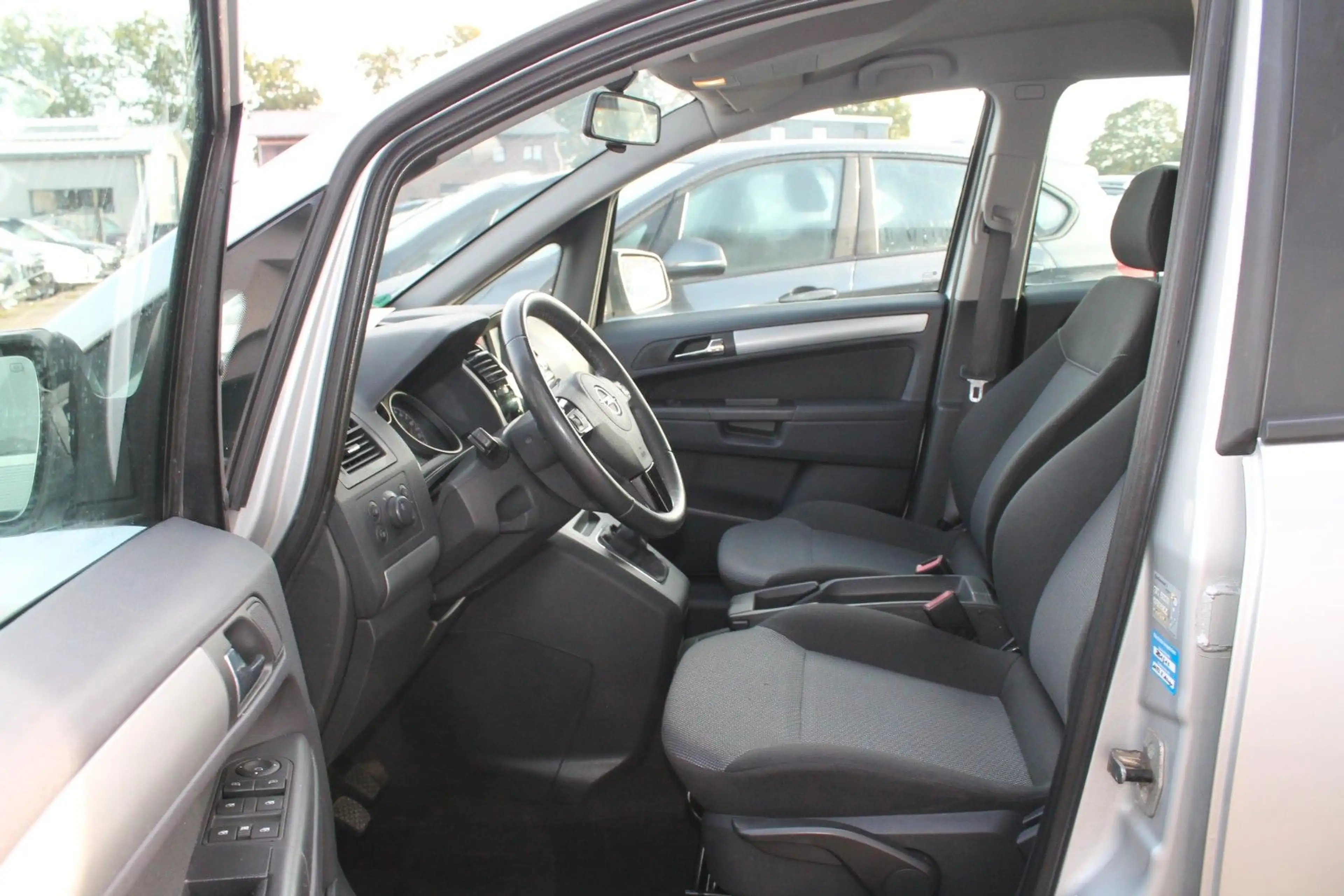 Opel Zafira B Family *TÜV-NEU* — photo 9