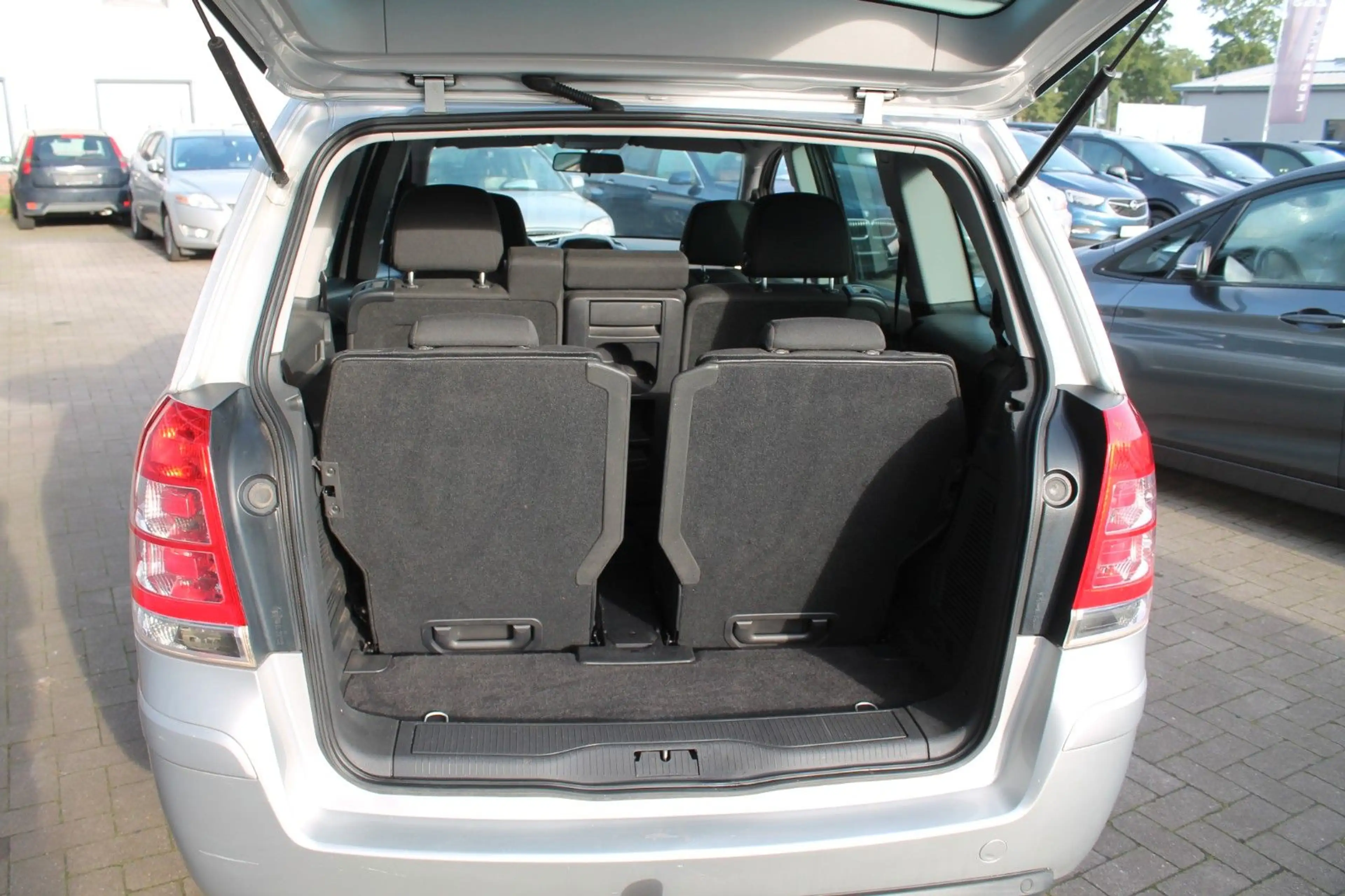 Opel Zafira B Family *TÜV-NEU* — photo 13