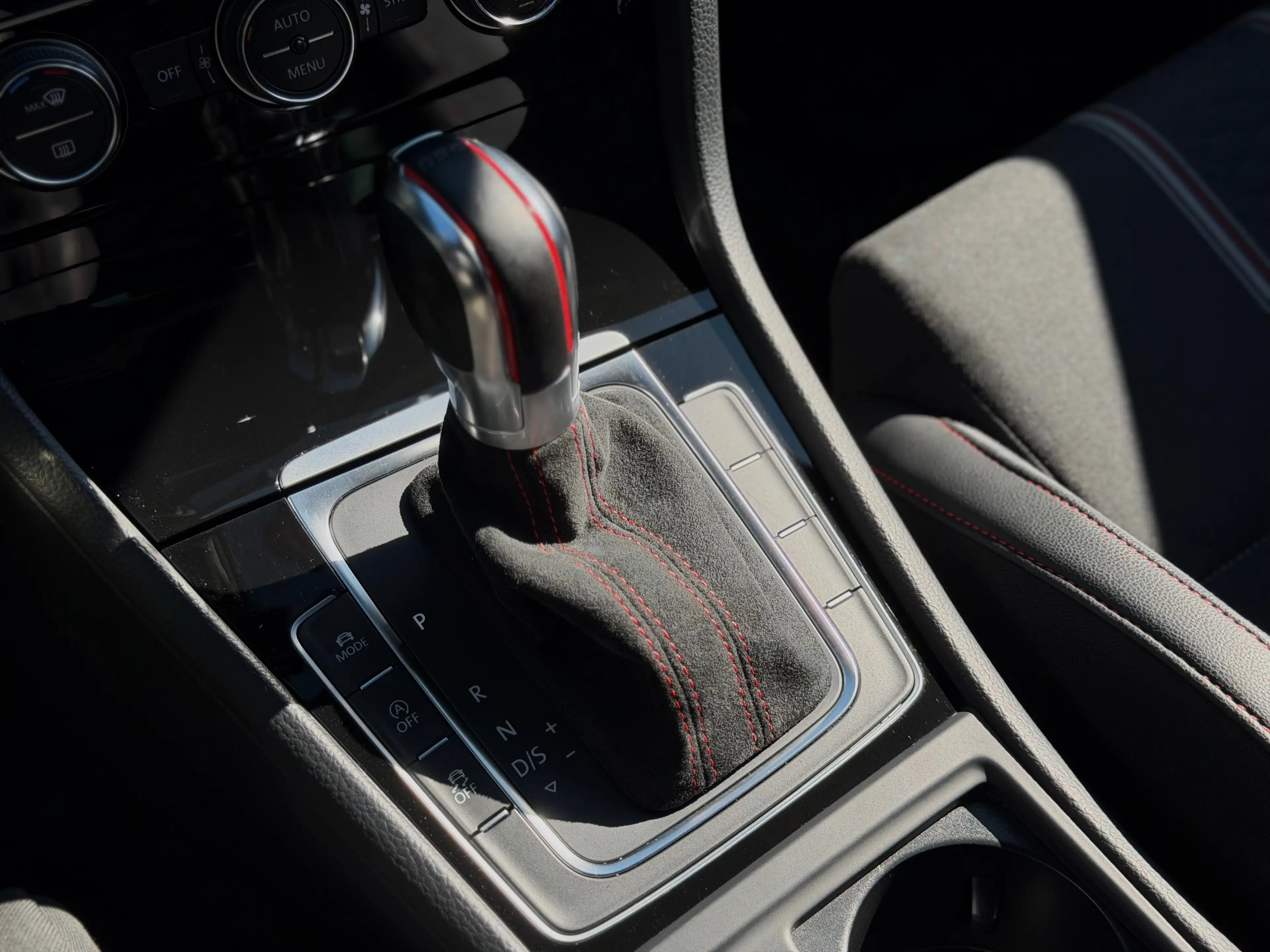 Volkswagen Golf GTI CLUBSPORT - RECARO - DSG - DYNAUDIO — photo 7