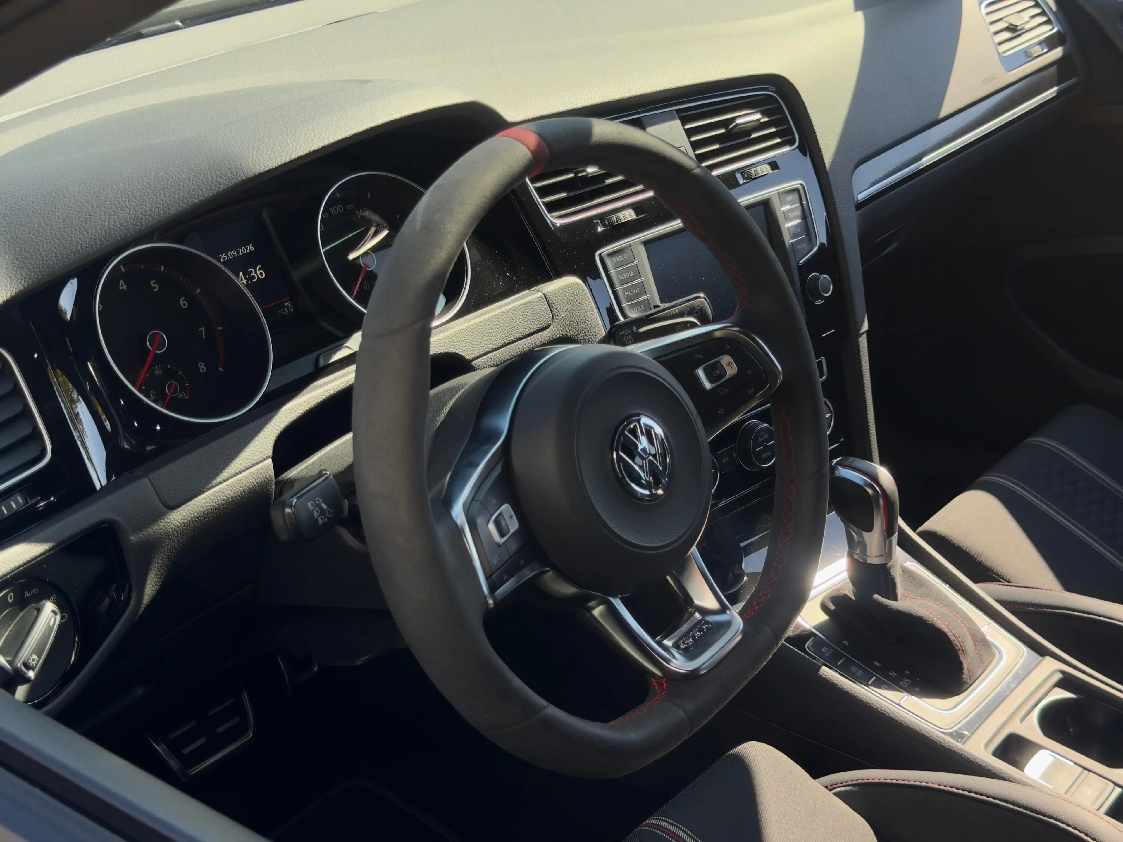 Volkswagen Golf GTI CLUBSPORT - RECARO - DSG - DYNAUDIO — photo 8