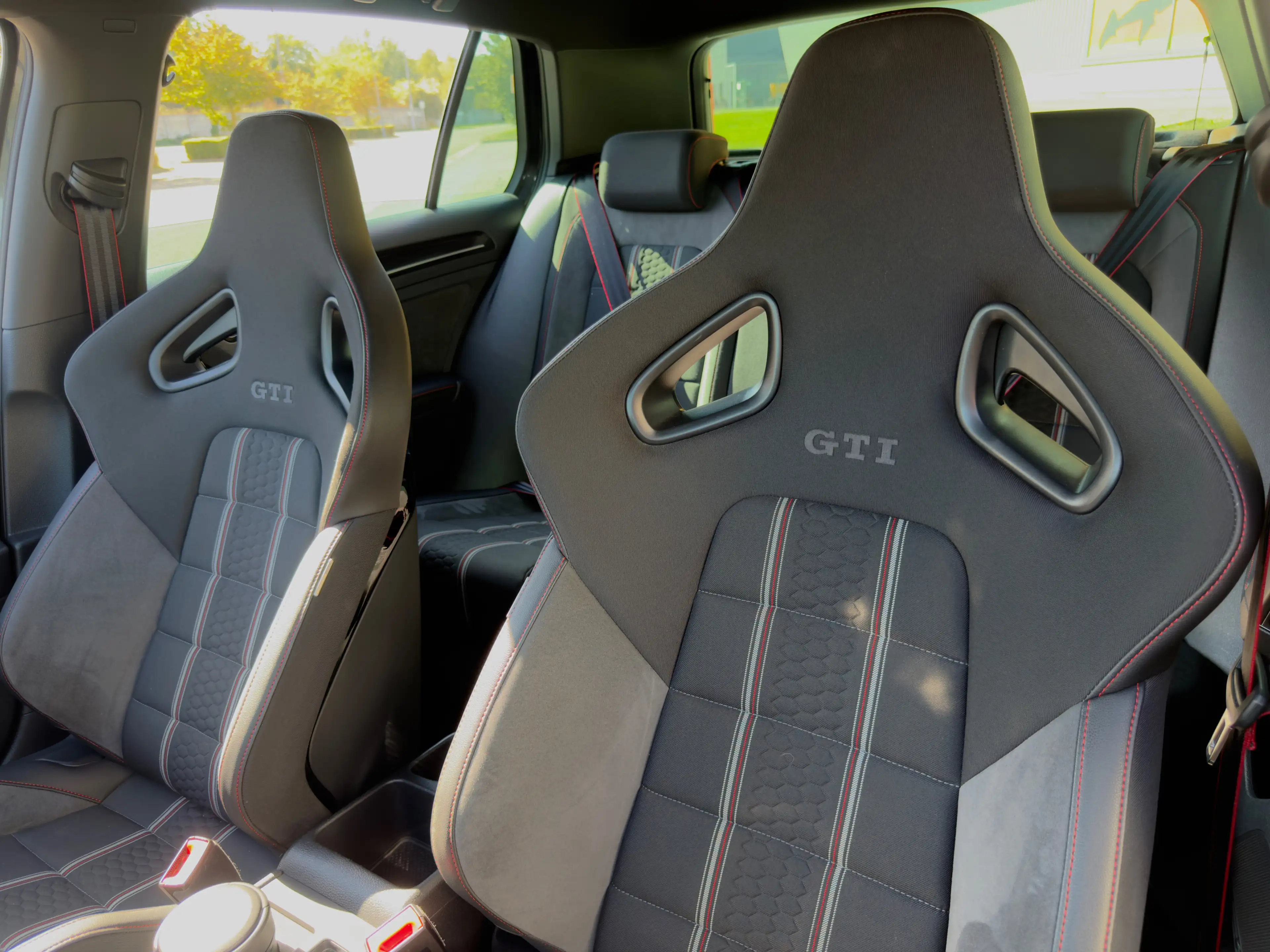 Volkswagen Golf GTI CLUBSPORT - RECARO - DSG - DYNAUDIO — photo 3