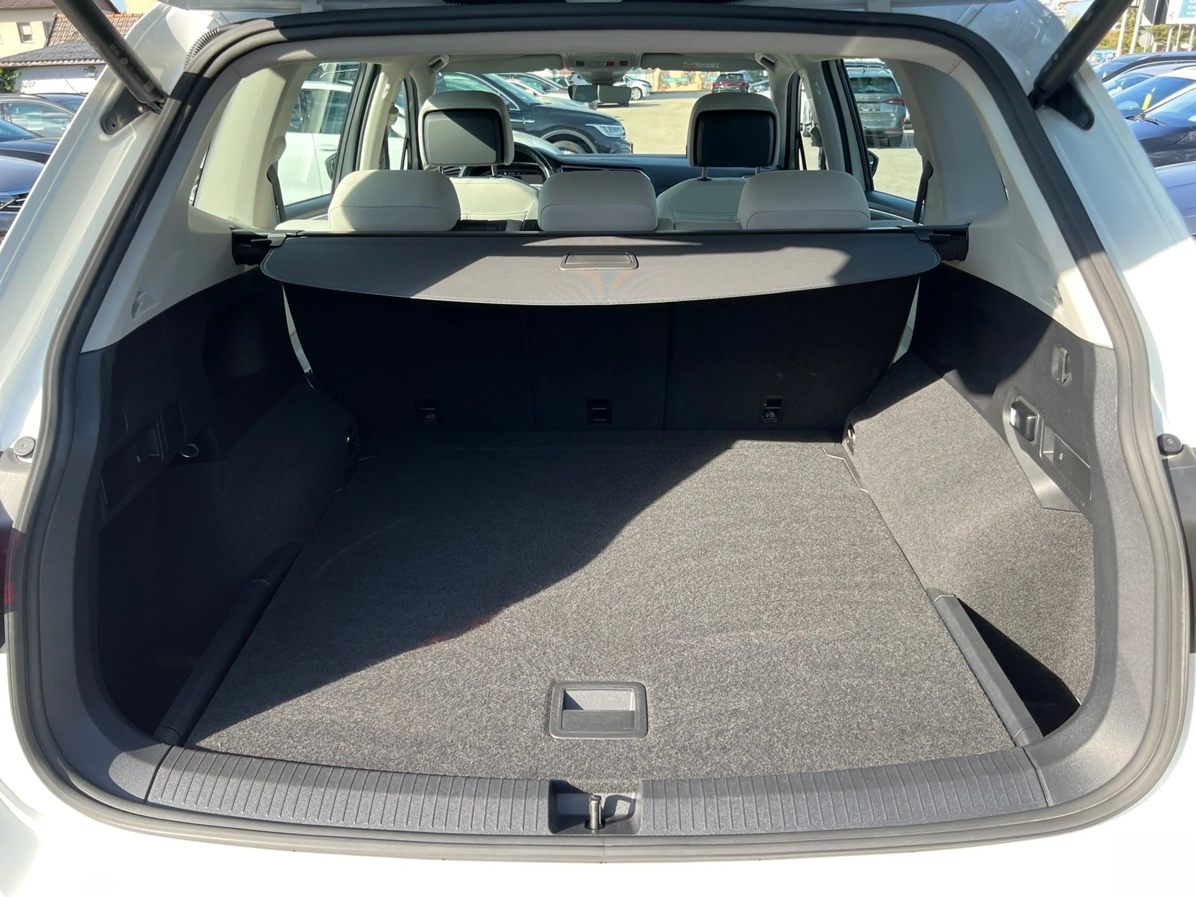 Volkswagen Tiguan Allspace 2,0 TDI 4Motion Elegance DSG — photo 15