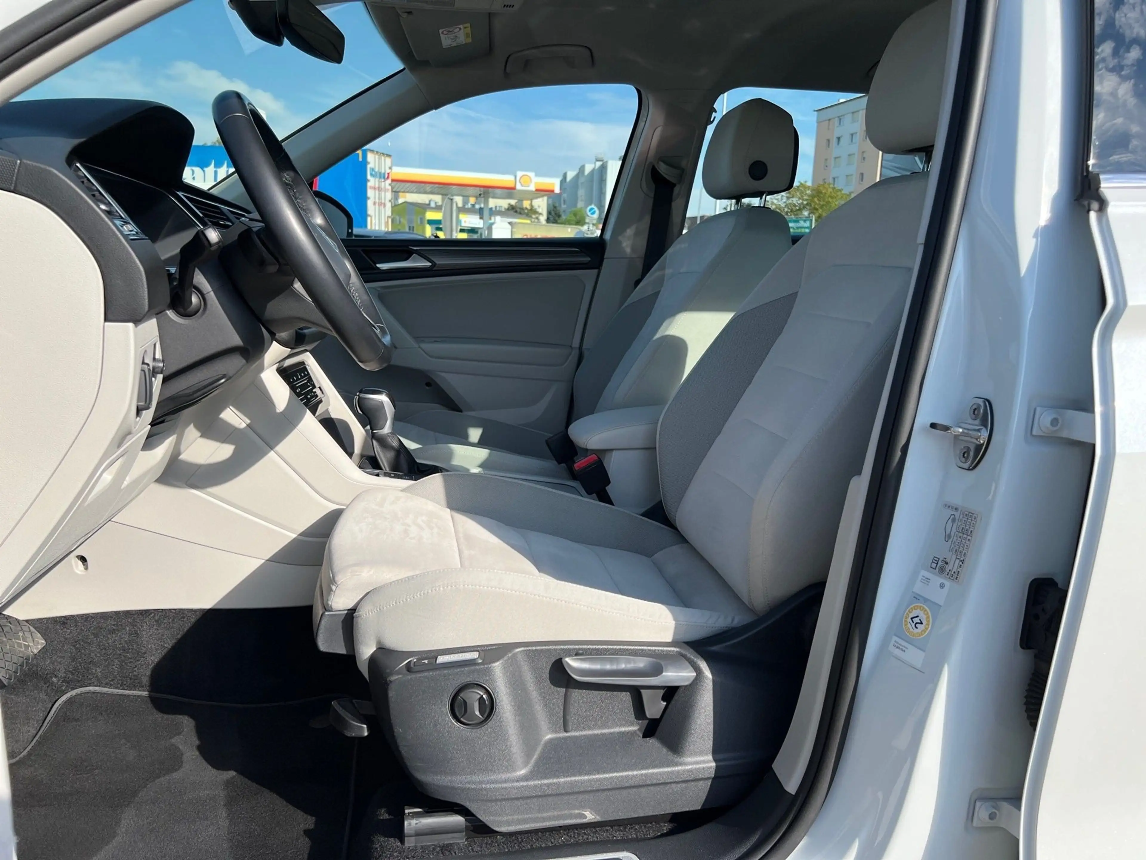Volkswagen Tiguan Allspace 2,0 TDI 4Motion Elegance DSG — photo 13