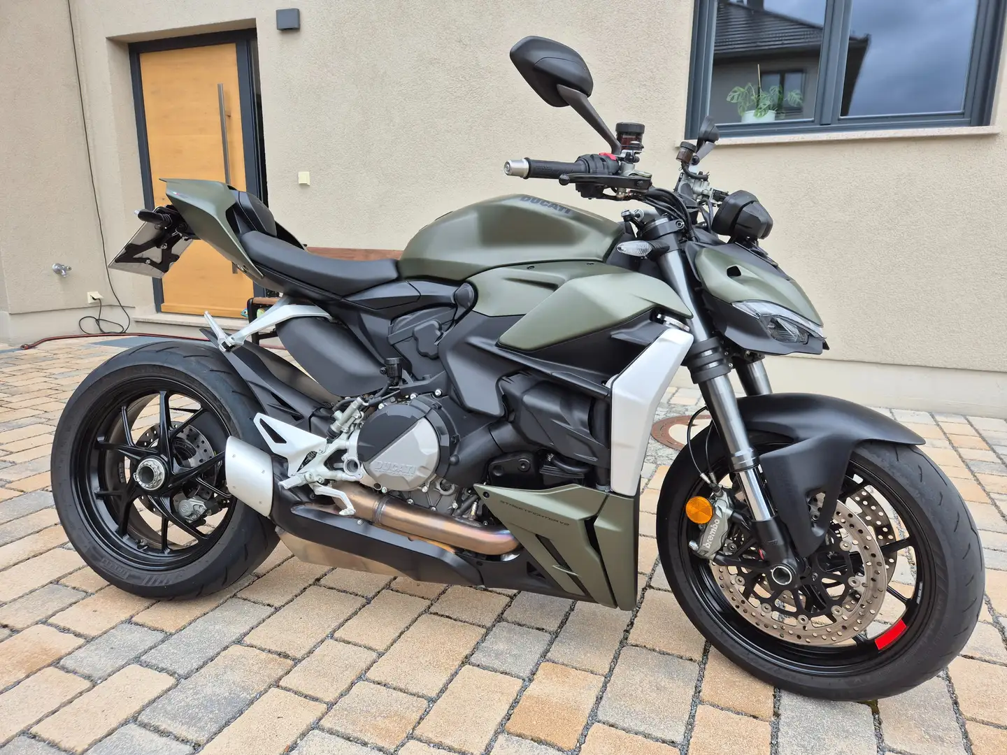 Ducati Streetfighter V2 Vert - 1