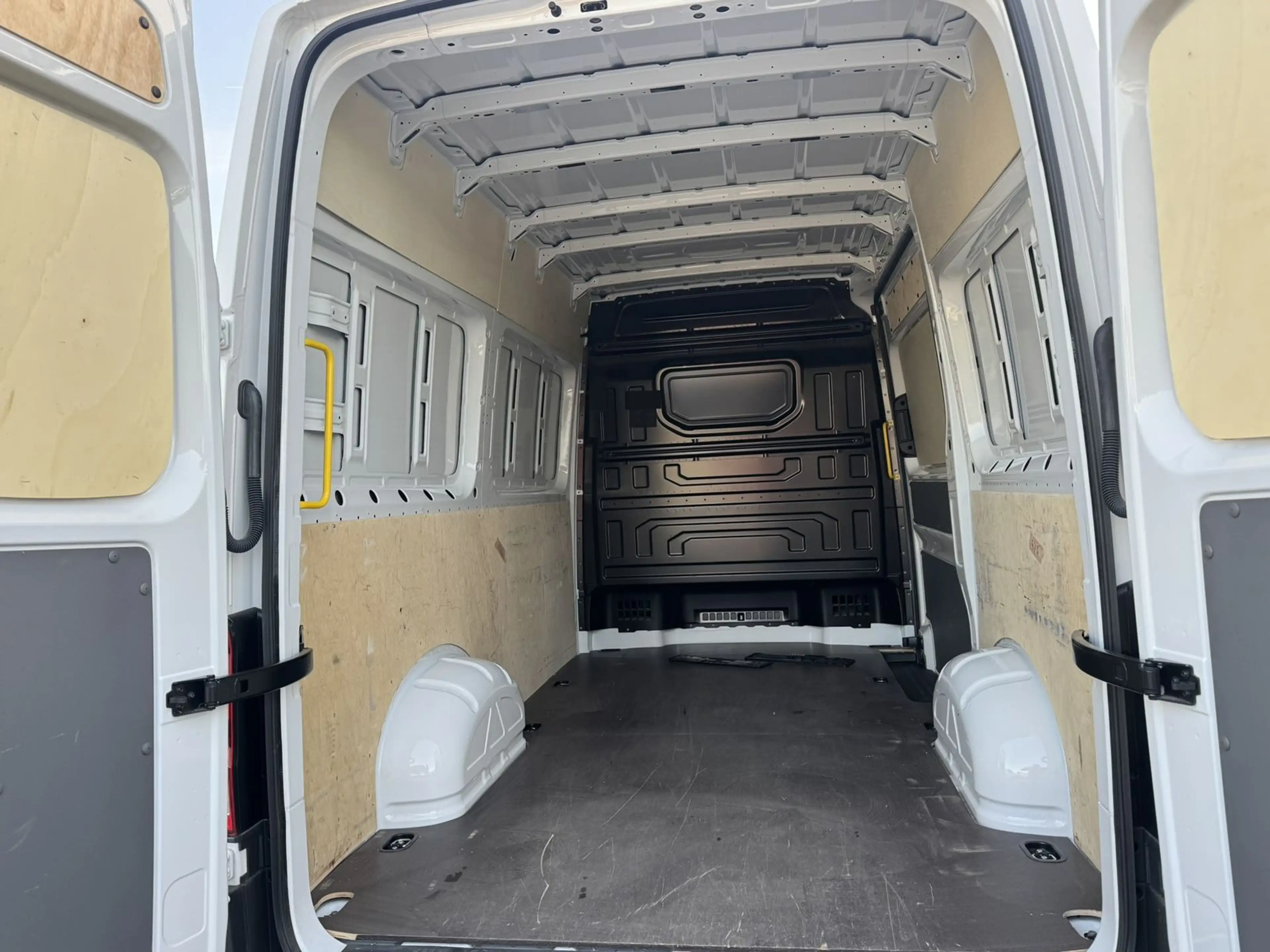 Volkswagen Crafter Kasten 35 MR L2H2 Klima*Kamera — photo 12