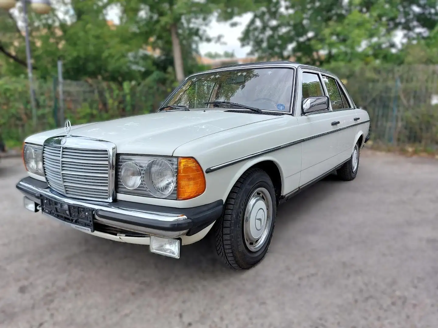 Mercedes-Benz 230 Wit - 1
