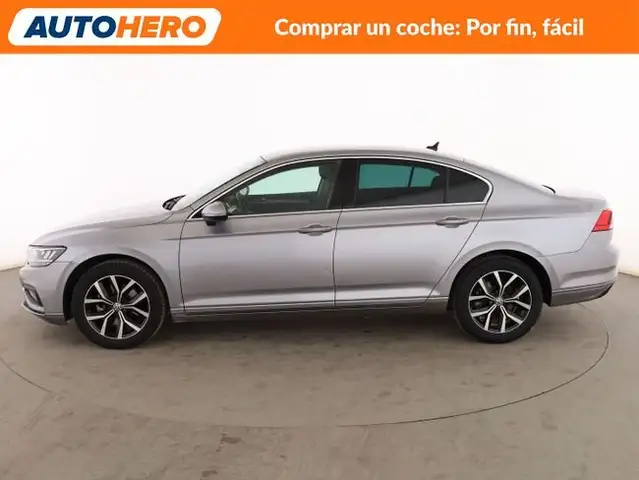 Volkswagen Passat view 3