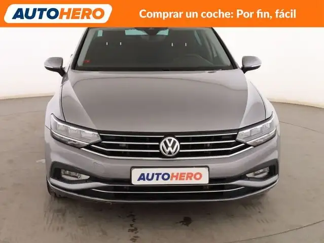 Volkswagen Passat view 9