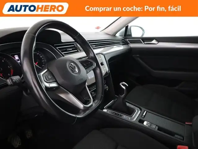 Volkswagen Passat view 12