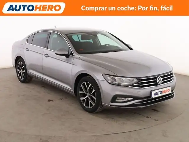 Volkswagen Passat view 8