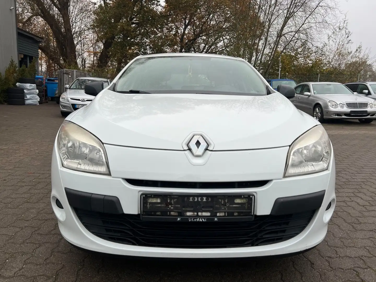 Renault Megane III Lim. Authentique AHK°KLIMA°15"ALU! Weiß - 2