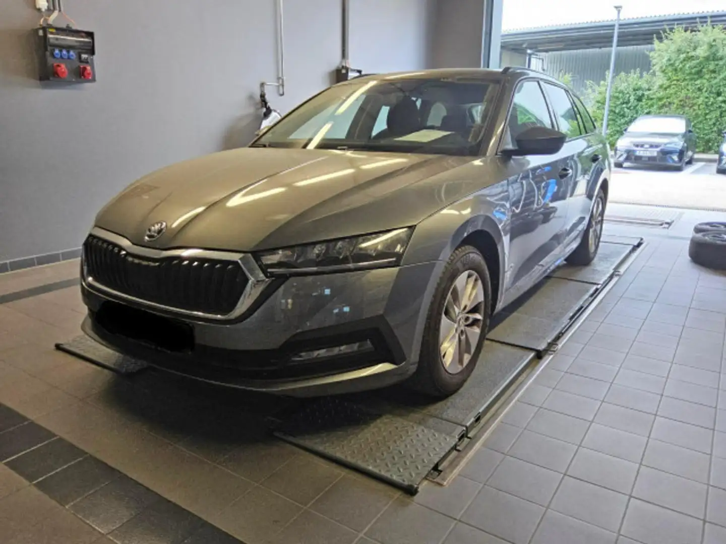 Skoda Octavia Combi Ambition 1.5 TSI *LED*R-KAM*8-fach Szary - 2