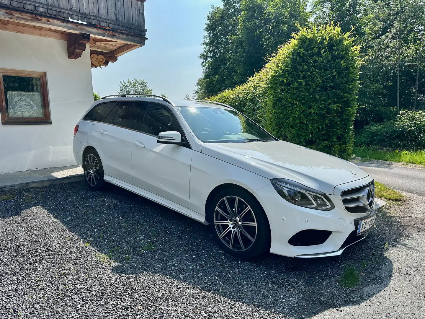 Mercedes-Benz E 250 E 250 CDI T 4MATIC Avantgarde AMG-Line 7G Navi LED Weiß - 2