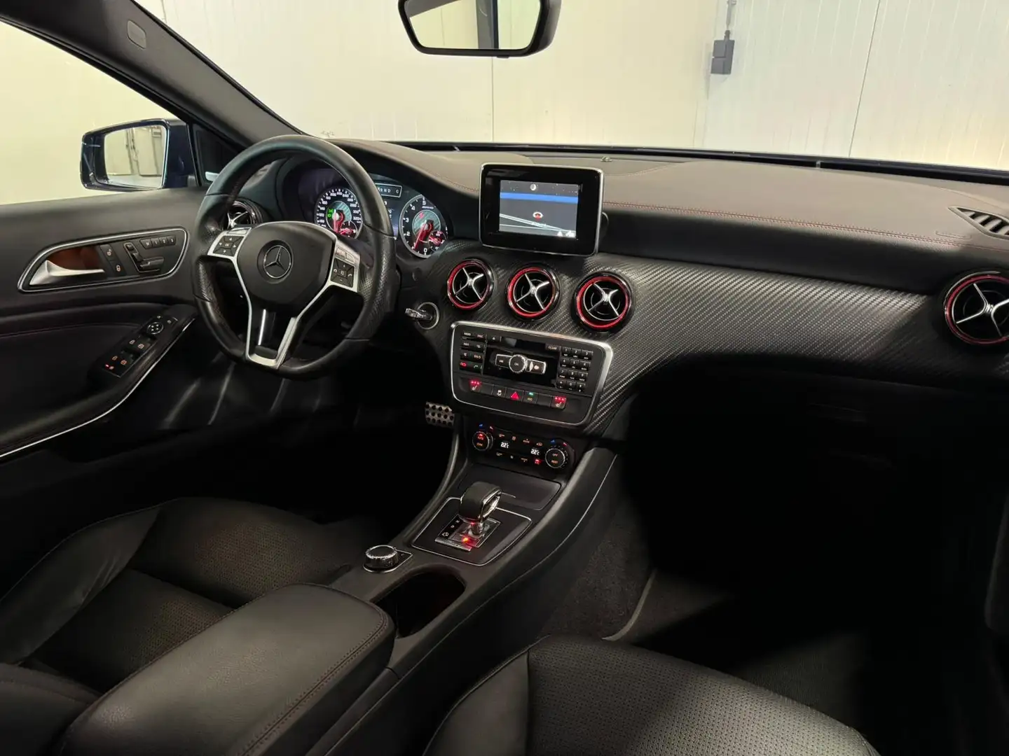 Mercedes-Benz A 45 AMG 4MATIC 362PK CARBON/H&K/DISTRONIC/MEMORY/NIGHT/CLI Grijs - 2