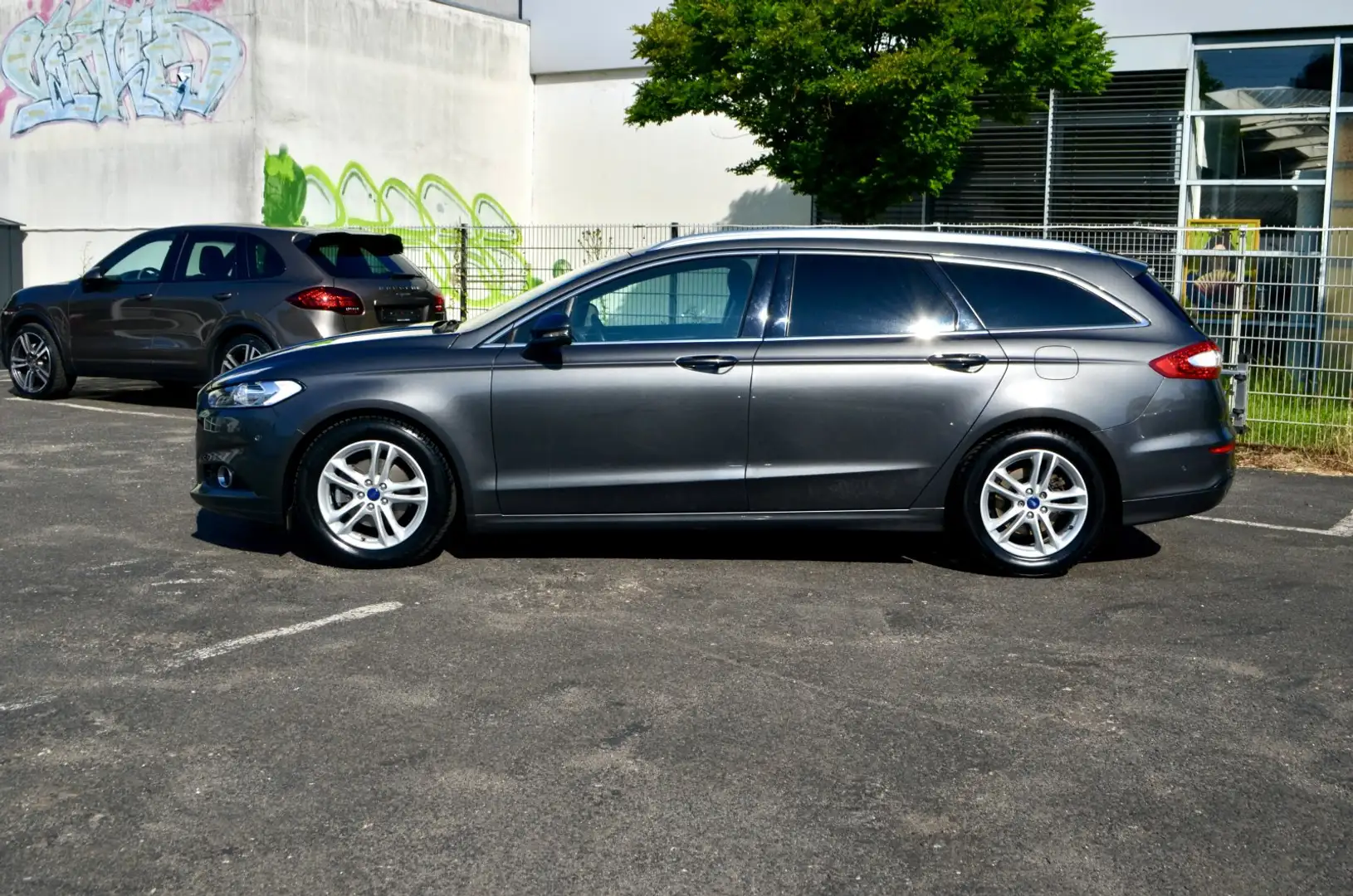 Ford Mondeo Turnier Titanium *AUTOMATIK*SPURHALTE* Grau - 2