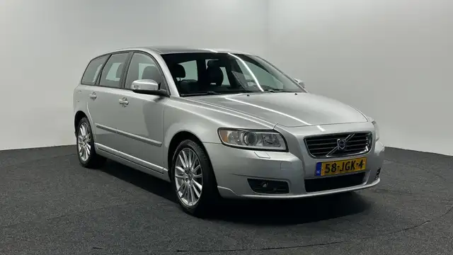 Volvo V50 view 3