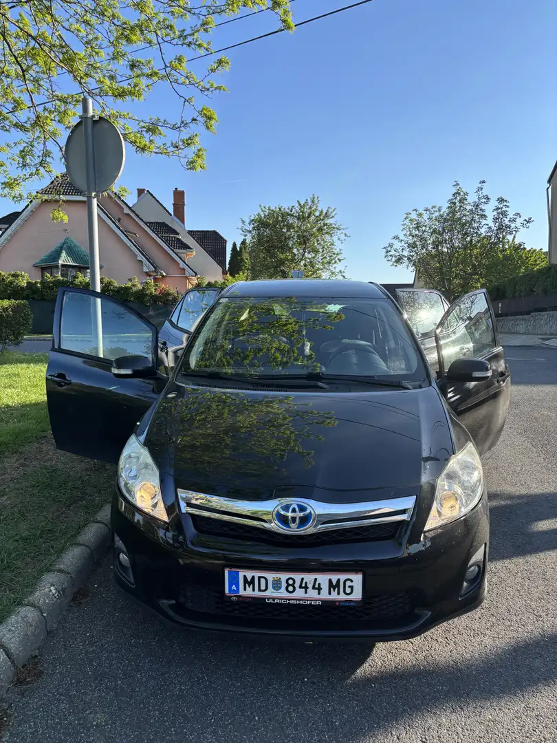 Toyota Auris 1,8 VVT-i Hybrid High Schwarz - 1