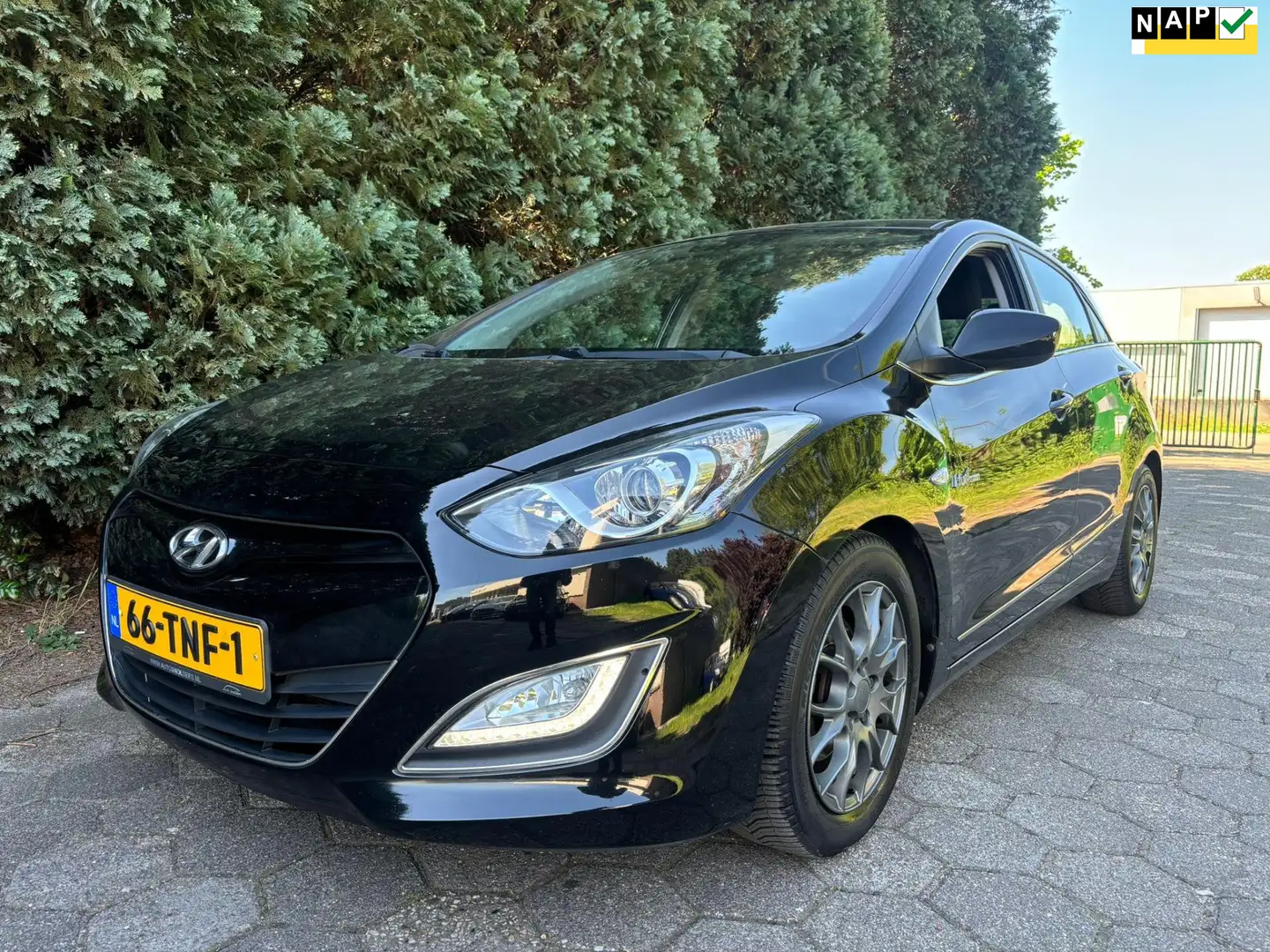 Hyundai i30 1.6 GDI i-Motion Nero - 1