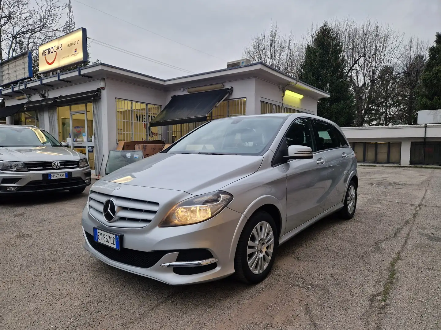 Mercedes-Benz B 200 c (ngd) Executive Šedá - 1