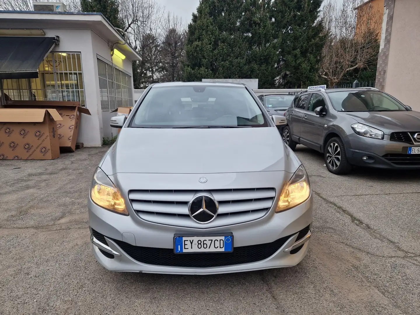 Mercedes-Benz B 200 c (ngd) Executive Szary - 2