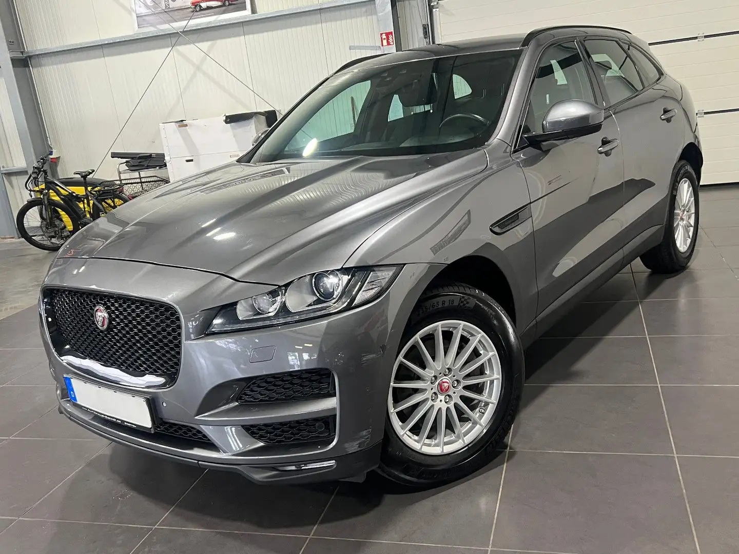 Jaguar F-Pace 2.0 D **Navi*Pano*Kamera*Xenon** Gris - 1