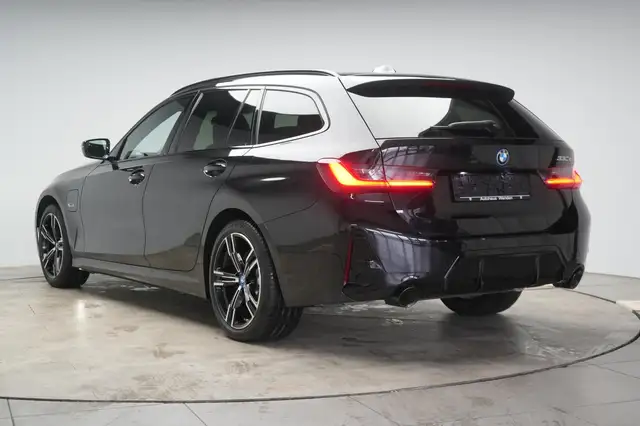 BMW 3 Series view 5