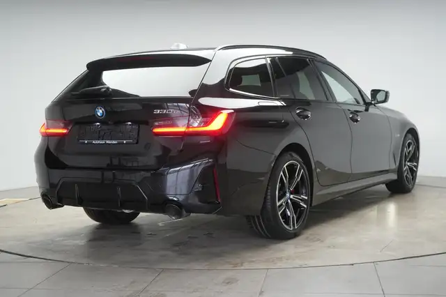 BMW 3 Series view 4