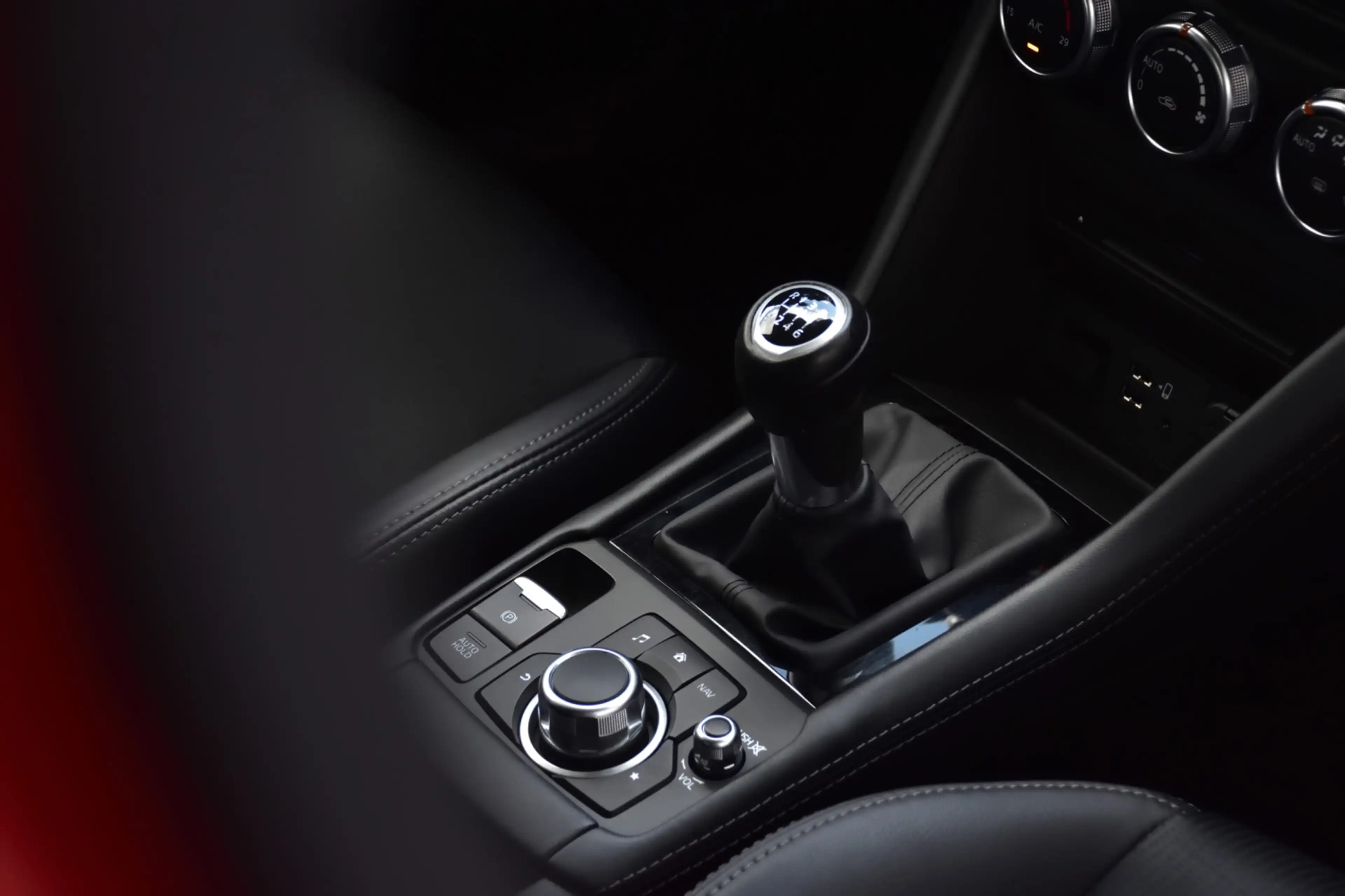 Mazda CX-3 2.0 SkyActiv-G 120 GT-M Navi, Camera, Led, Head-up — photo 9