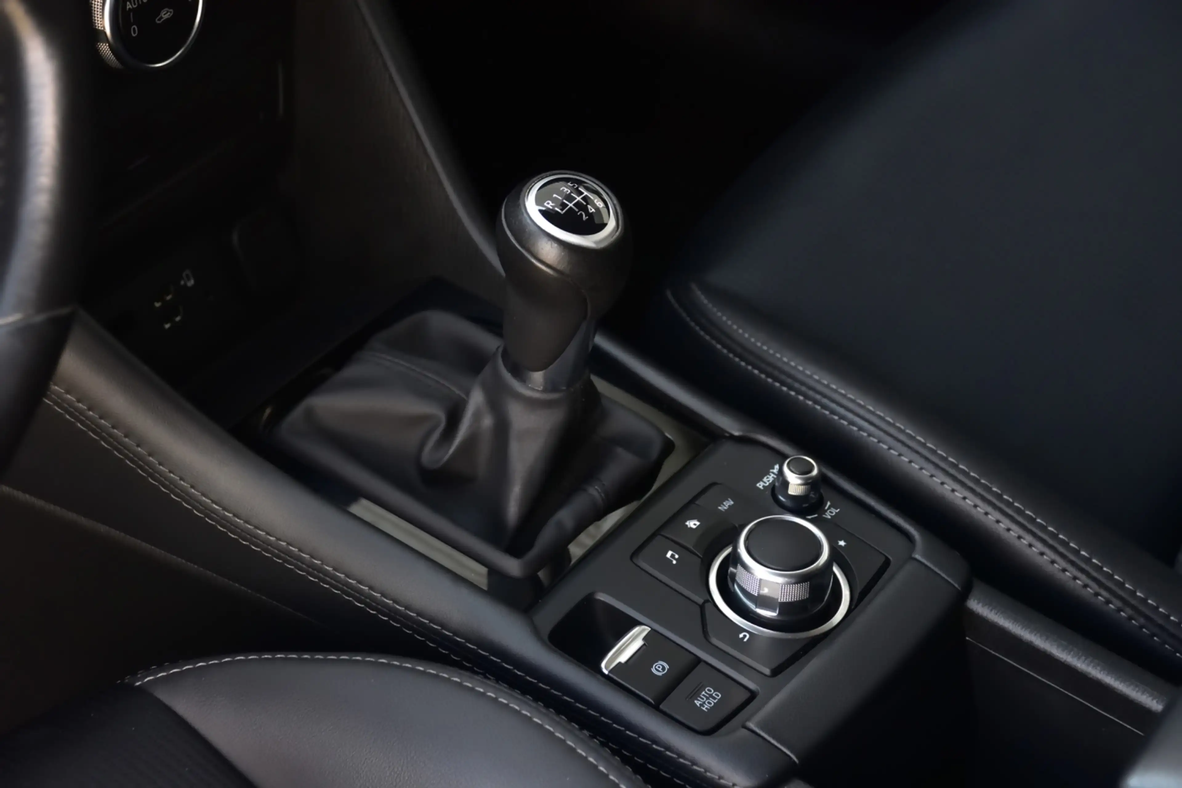 Mazda CX-3 2.0 SkyActiv-G 120 GT-M Navi, Camera, Led, Head-up — photo 37